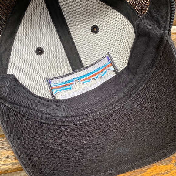 Patagonia faded Black SnapBack Hat 6 panel mesh back cap - Picture 9 of 15